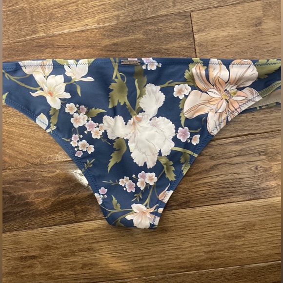 Spell & The Gypsy Bikini - Picture 9 of 14